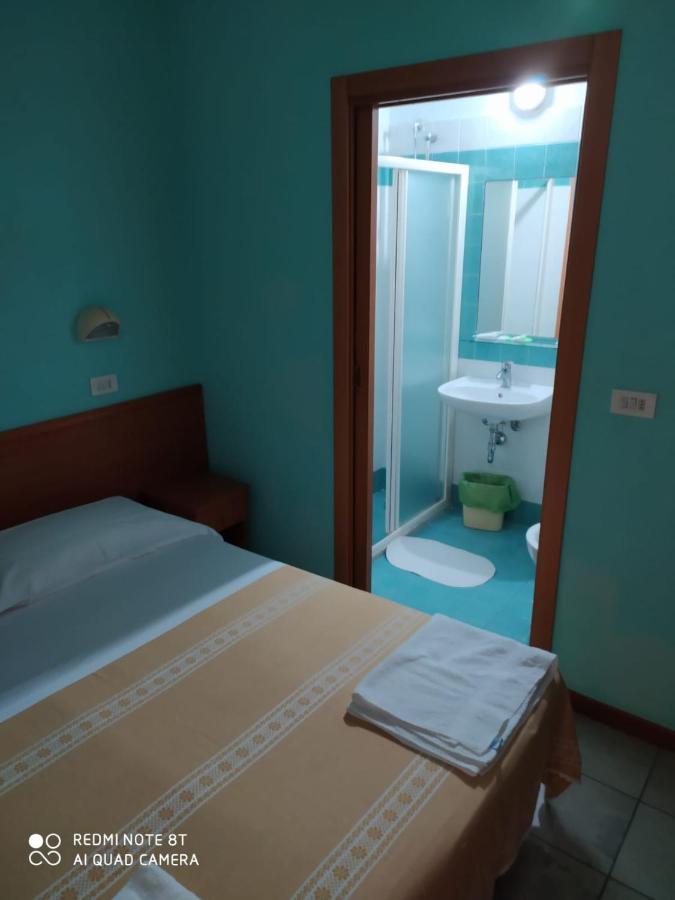 Hotel Blue Moon Rimini Exterior photo