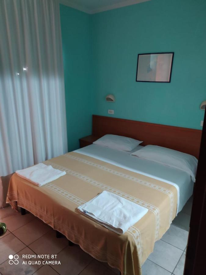Hotel Blue Moon Rimini Exterior photo