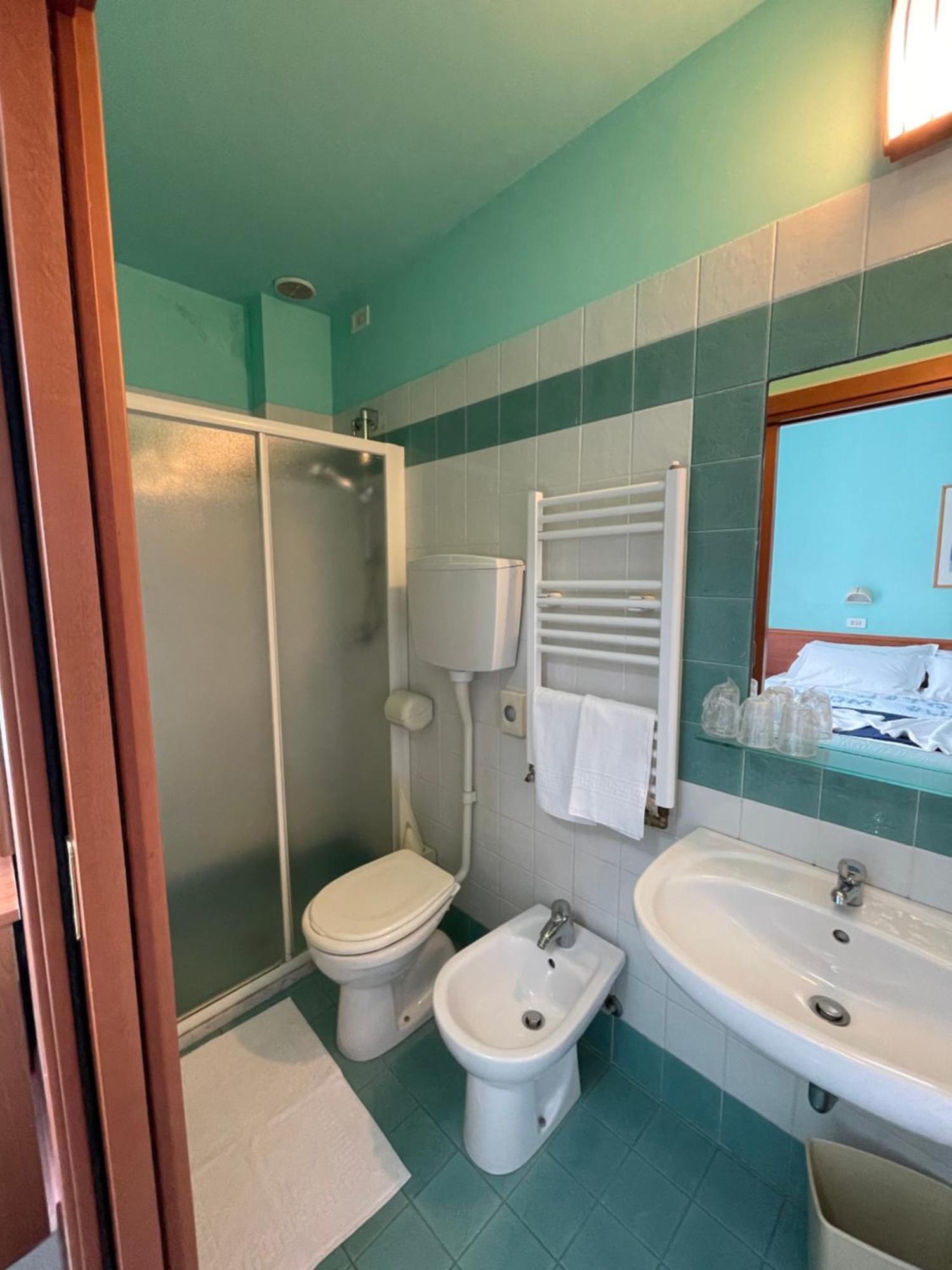 Hotel Blue Moon Rimini Exterior photo